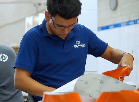 Instalaciones de primera, tecnología de vanguardia y stock de materiales.