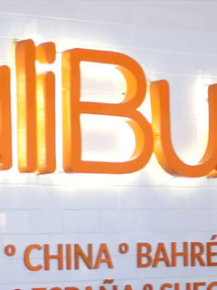 Letras de aluminio con luz LED indirecta.