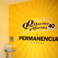 Mural en vinil digital con protección transparente.