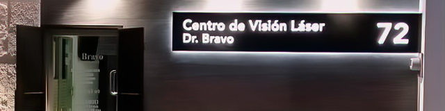 Gabinete de aluminio con corte láser, acrílico e iluminación interior LED.